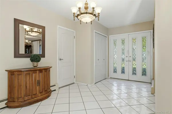 3 King AVE, Melville, NY 11747