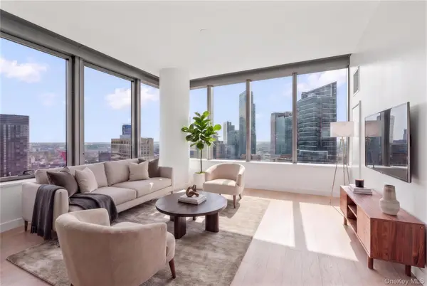 3 Court SQ #3908, Long Island City, NY 11101