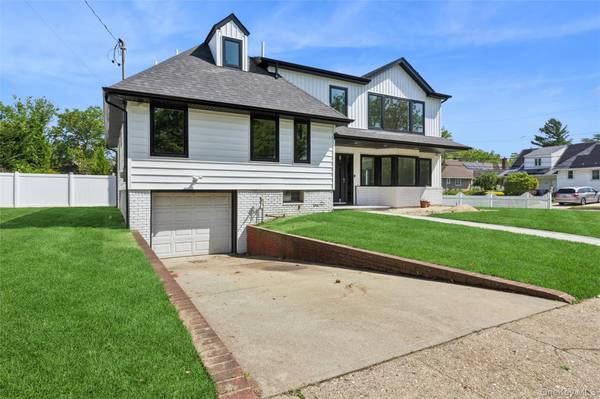 934 Eileen TER, Woodmere, NY 11598