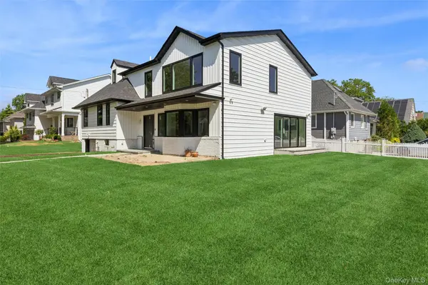 934 Eileen TER, Woodmere, NY 11598