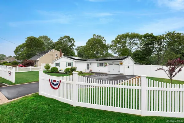 75 Presford DR, Shirley, NY 11967