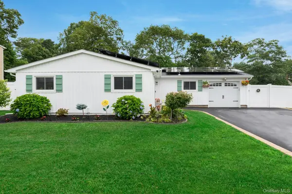 75 Presford DR, Shirley, NY 11967
