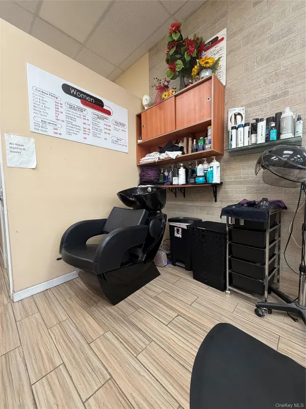 2050 Hillside AVE, New Hyde Park, NY 11040