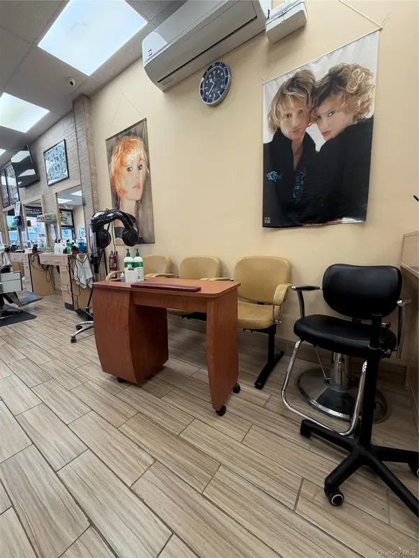2050 Hillside AVE, New Hyde Park, NY 11040