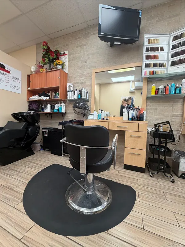 2050 Hillside AVE, New Hyde Park, NY 11040