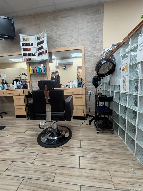 2050 Hillside AVE, New Hyde Park, NY 11040