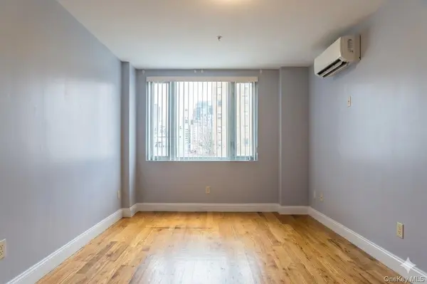 13215 41st AVE #4 C, Flushing, NY 11355