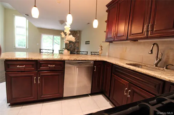 3 Pidgeon CT, Manorville, NY 11949