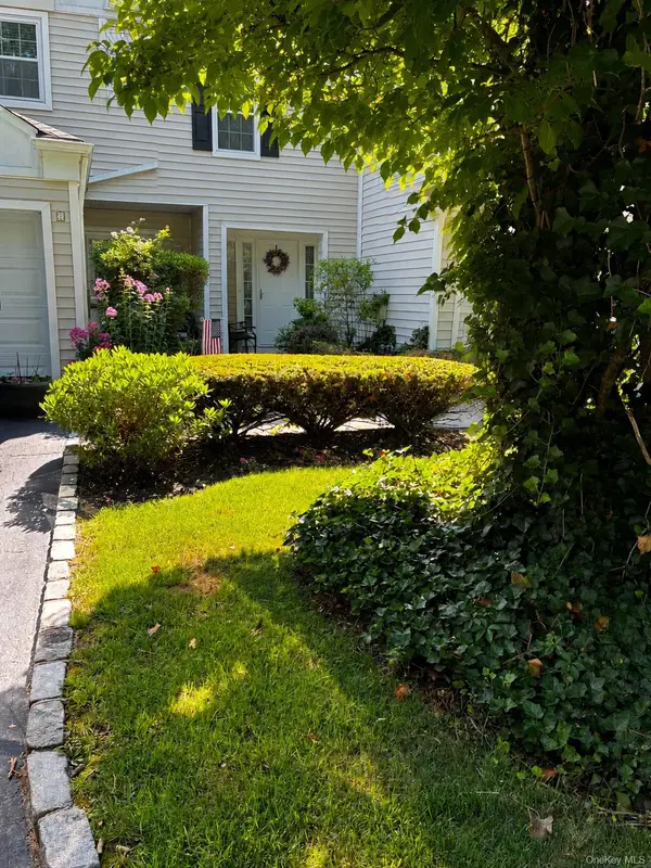 3 Pidgeon CT, Manorville, NY 11949