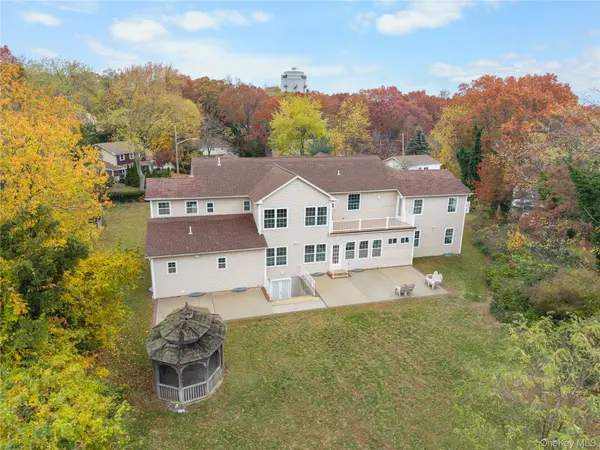 4 Coventry CT, Wheatley Heights, NY 11798