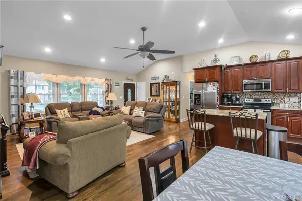 84 Juniper AVE, Ronkonkoma, NY 11779
