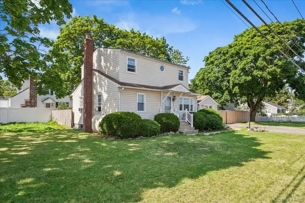 148 Saxton ST, Patchogue, NY 11772