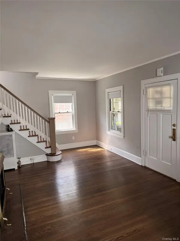 4112 Glenwood ST, Little Neck, NY 11363