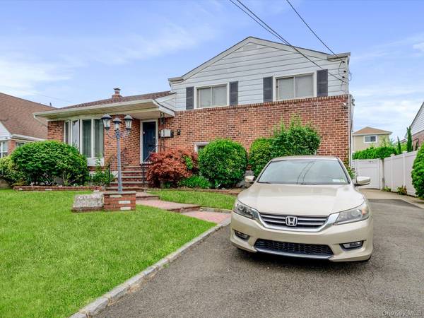 2182 Baylis AVE, Elmont, NY 11003