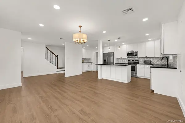 55 Yuma LN, East Islip, NY 11730