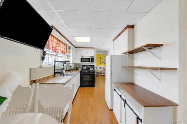 352 W Valley Stream BLVD, Valley Stream, NY 11580