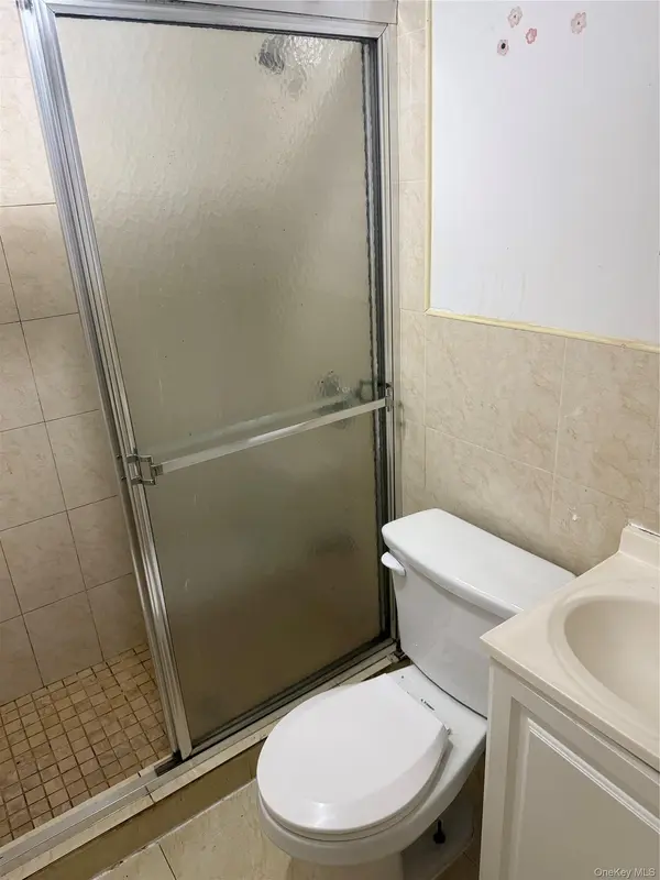 10475 48th AVE, Corona, NY 11368