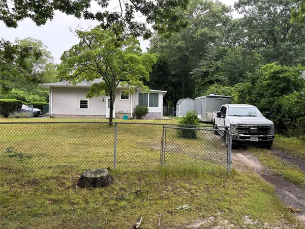 72 Fanning BLVD, Riverhead, NY 11901