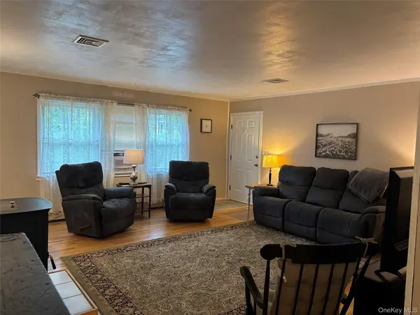 72 Fanning BLVD, Riverhead, NY 11901