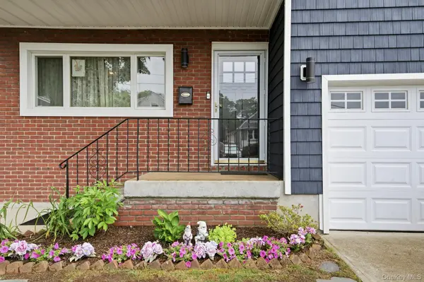 4 Pequot AVE, Port Washington, NY 11050