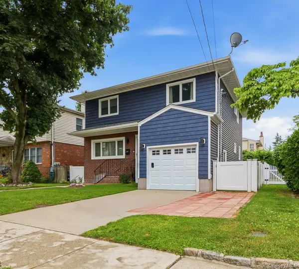 4 Pequot AVE, Port Washington, NY 11050