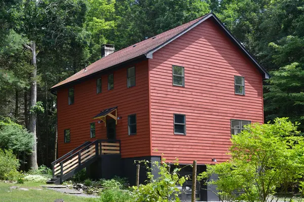 28 Mrs Franks RD, Saugerties, NY 12477