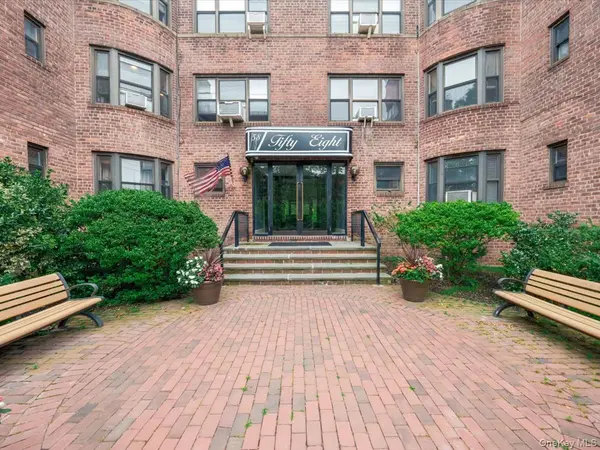 58 Grace AVE #1D, Great Neck, NY 11021