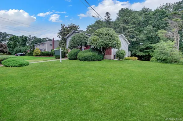 135 Atlantic PL, Hauppauge, NY 11788