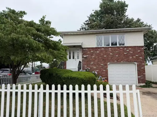 858 Oliver AVE, Westbury, NY 11590