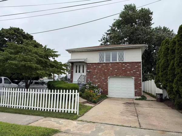 858 Oliver AVE, Westbury, NY 11590