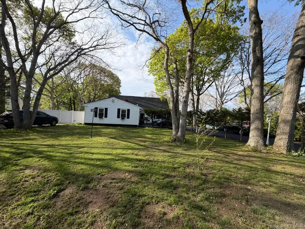 41 Fig ST, Central Islip, NY 11722