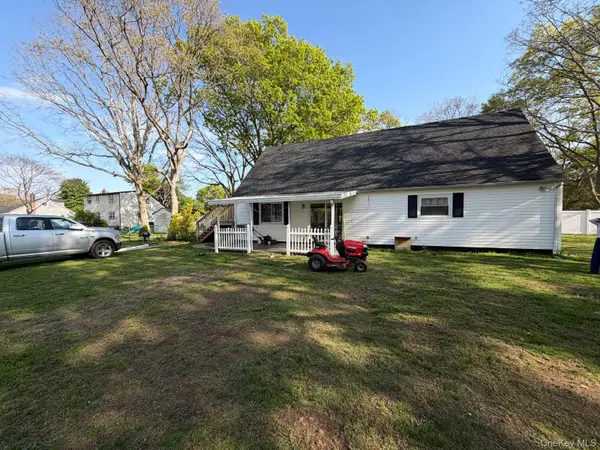 41 Fig ST, Central Islip, NY 11722