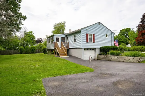 45 Holt RD, Hyde Park, NY 12538