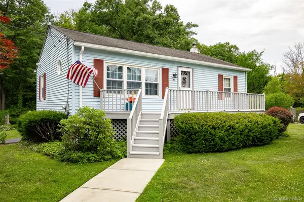 45 Holt RD, Hyde Park, NY 12538
