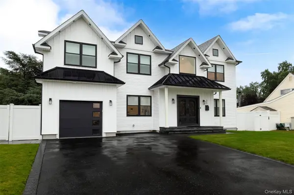 23 Faith LN, Westbury, NY 11590