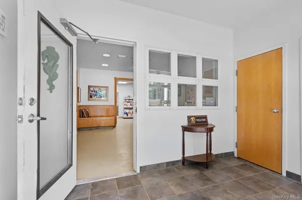 11 Airport DR, Wappingers Falls, NY 12590