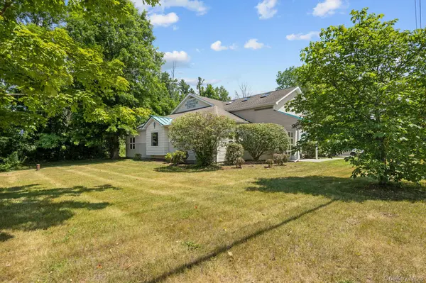 11 Airport DR, Wappingers Falls, NY 12590