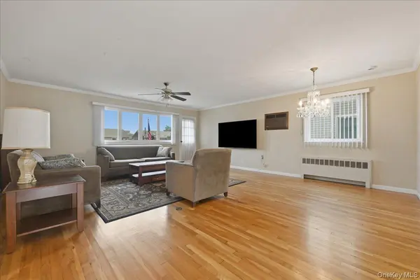 48 E 1st ST, Freeport, NY 11520