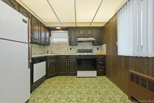 48 E 1st ST, Freeport, NY 11520