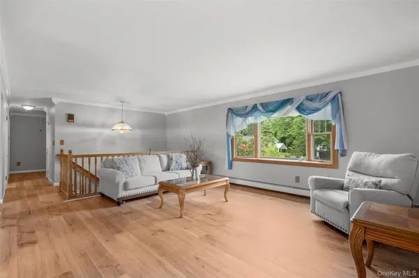 8 Reggie DR, Wappingers Falls, NY 12590