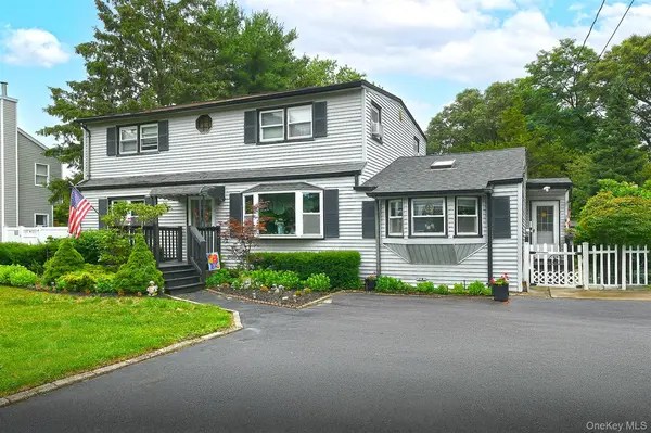 11 Bonnybill DR, Centereach, NY 11720