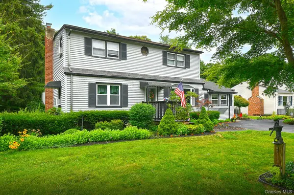 11 Bonnybill DR, Centereach, NY 11720