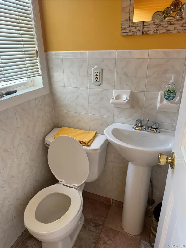 64-23 84th ST, Middle Village, NY 11379