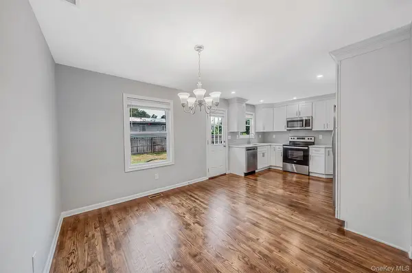 18 Jackson ST, Farmingdale, NY 11735
