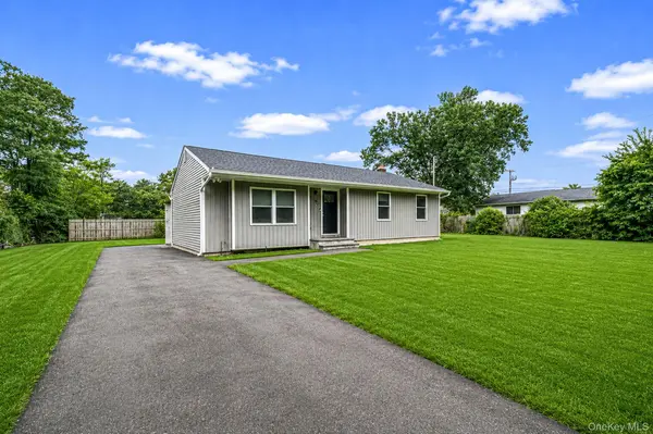 18 Jackson ST, Farmingdale, NY 11735