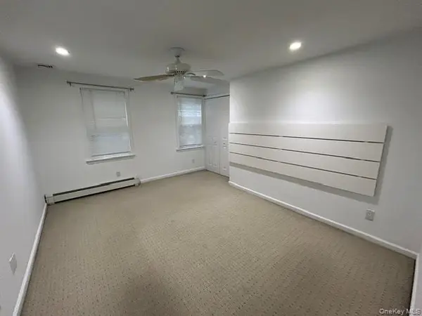 232 Cleveland AVE, Mineola, NY 11501