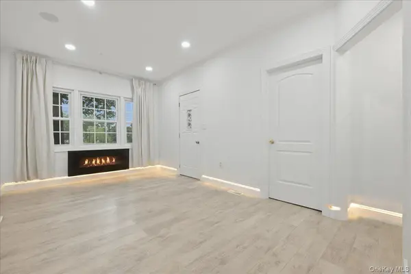 89 W 4th ST, Ronkonkoma, NY 11779