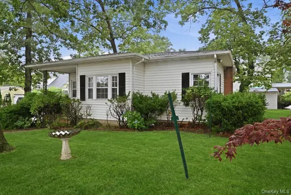89 W 4th ST, Ronkonkoma, NY 11779