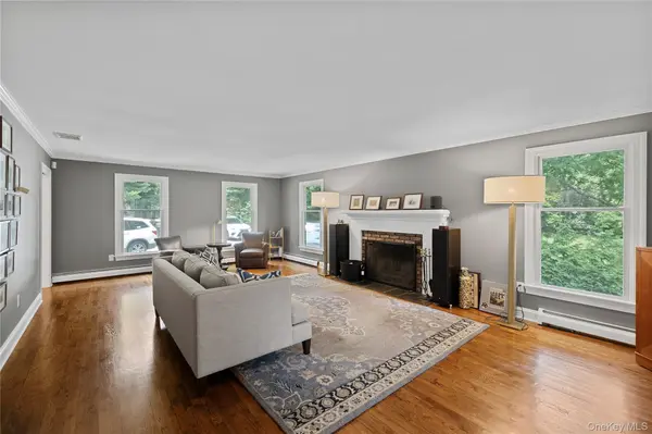 9 Three Sisters RD, Saint James, NY 11780