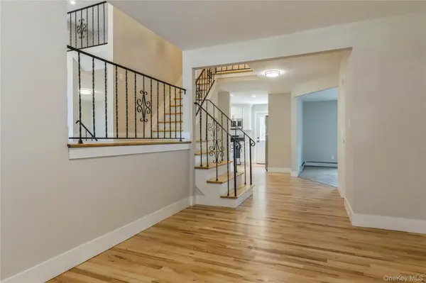 18 Linden ST, Selden, NY 11784